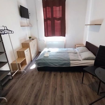 Aradi Rooms With Private Bathroom In The City Centre Budapeste Exterior foto