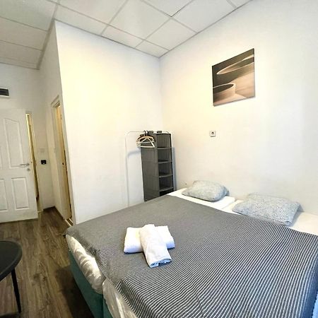 Aradi Rooms With Private Bathroom In The City Centre Budapeste Exterior foto