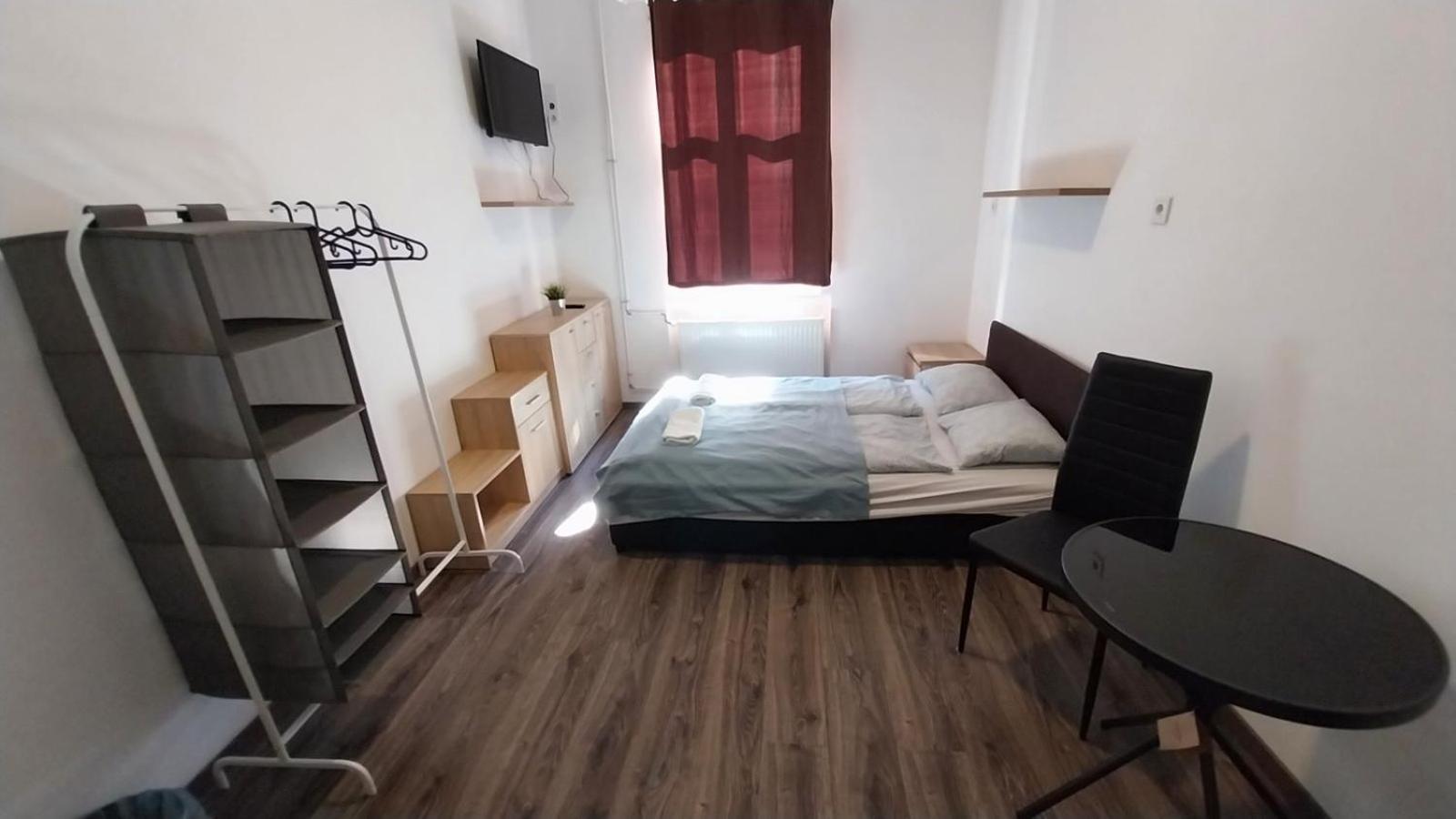 Aradi Rooms With Private Bathroom In The City Centre Budapeste Exterior foto