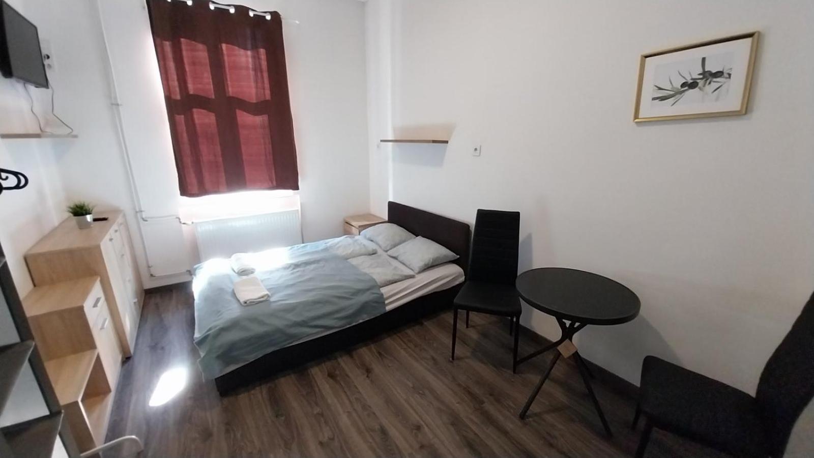 Aradi Rooms With Private Bathroom In The City Centre Budapeste Exterior foto