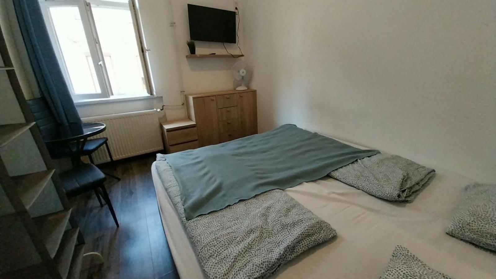 Aradi Rooms With Private Bathroom In The City Centre Budapeste Exterior foto