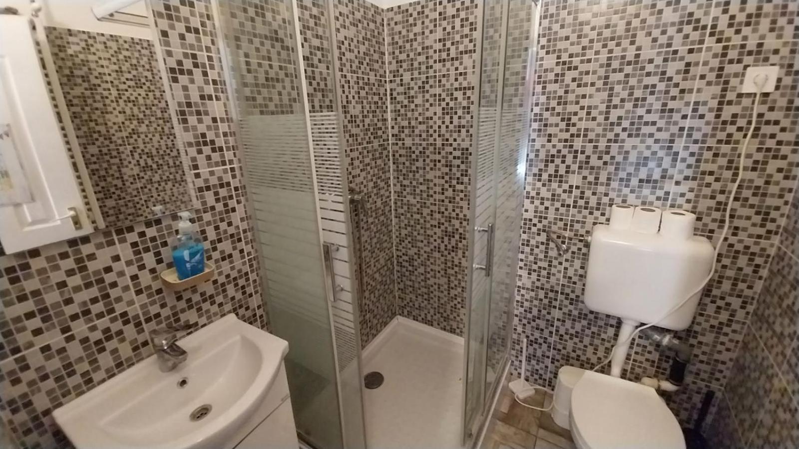 Aradi Rooms With Private Bathroom In The City Centre Budapeste Exterior foto