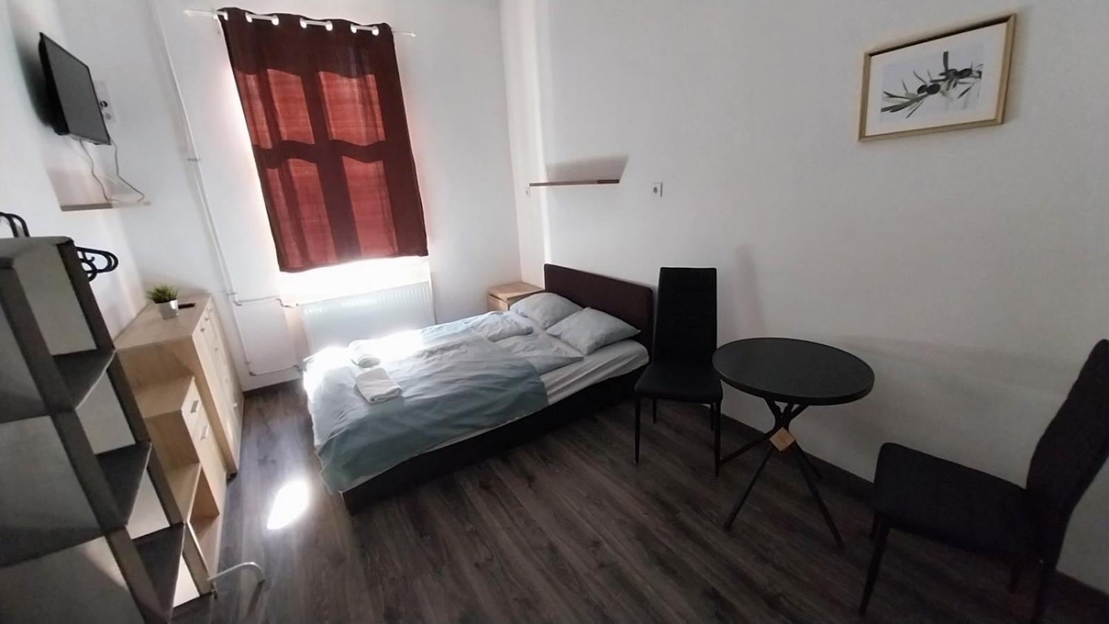 Aradi Rooms With Private Bathroom In The City Centre Budapeste Exterior foto