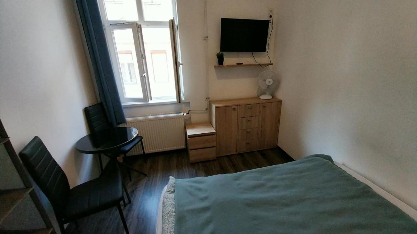 Aradi Rooms With Private Bathroom In The City Centre Budapeste Exterior foto