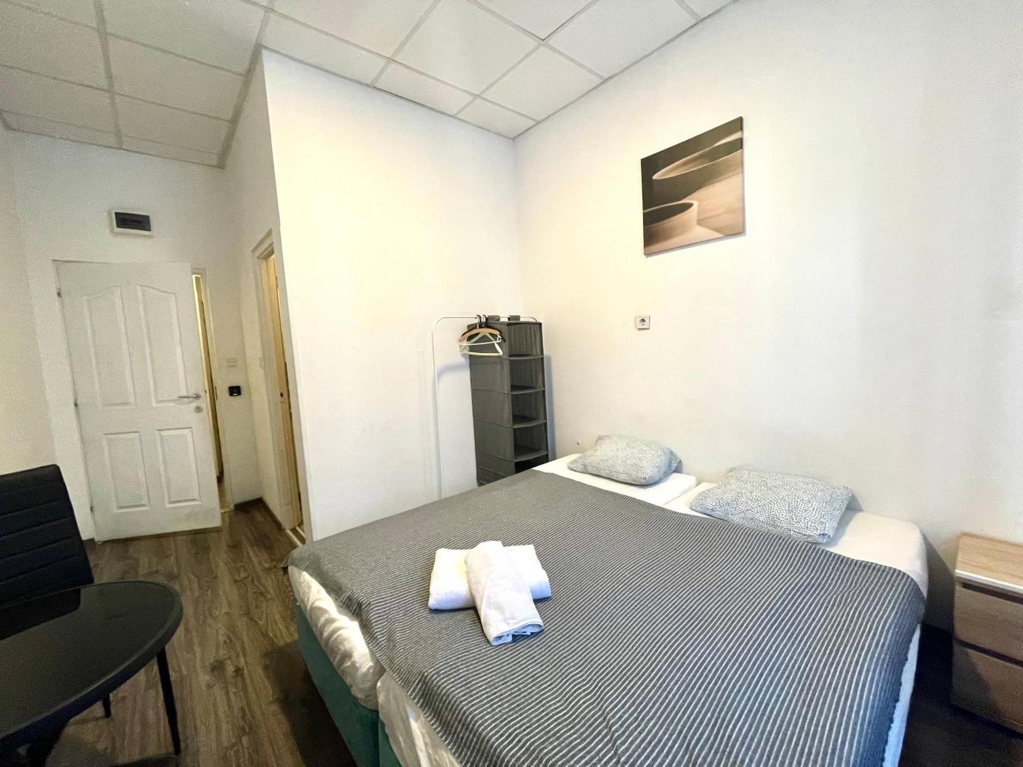 Aradi Rooms With Private Bathroom In The City Centre Budapeste Exterior foto