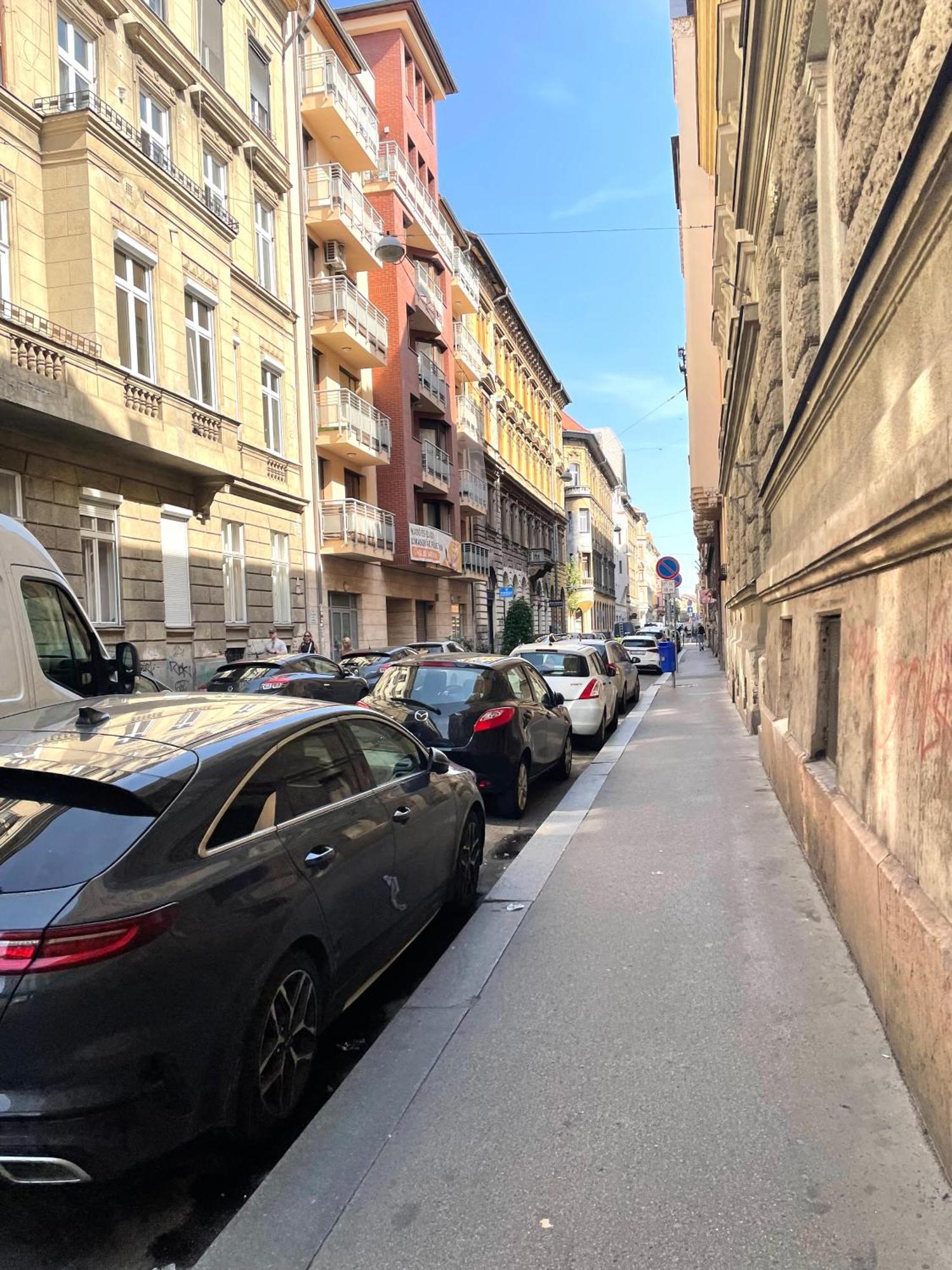 Aradi Rooms With Private Bathroom In The City Centre Budapeste Exterior foto