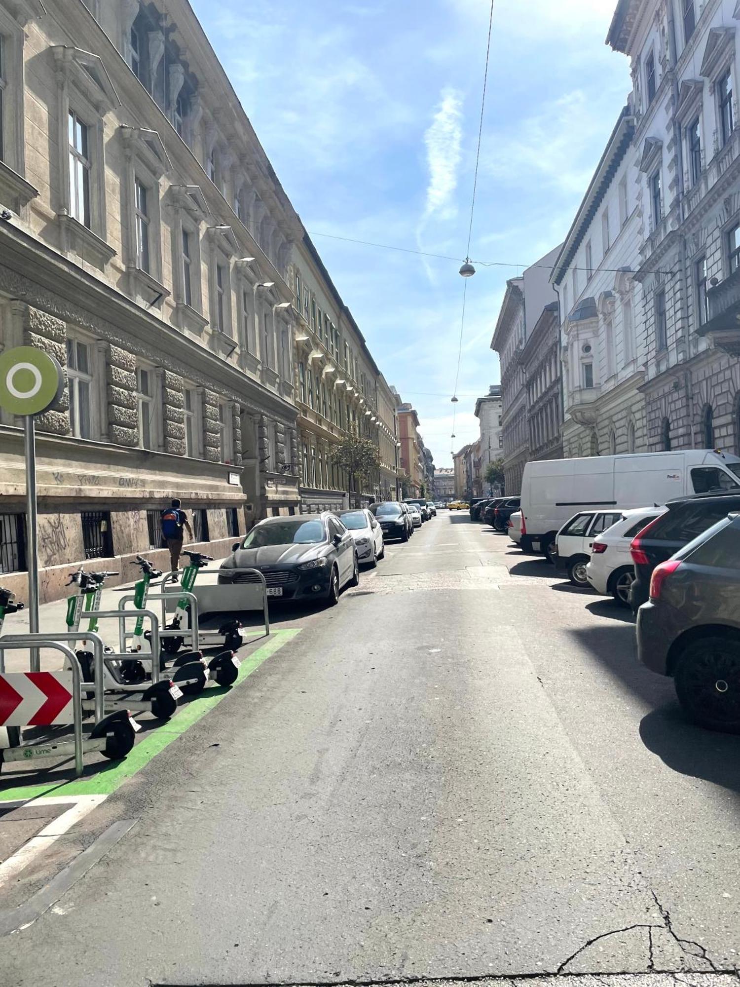 Aradi Rooms With Private Bathroom In The City Centre Budapeste Exterior foto