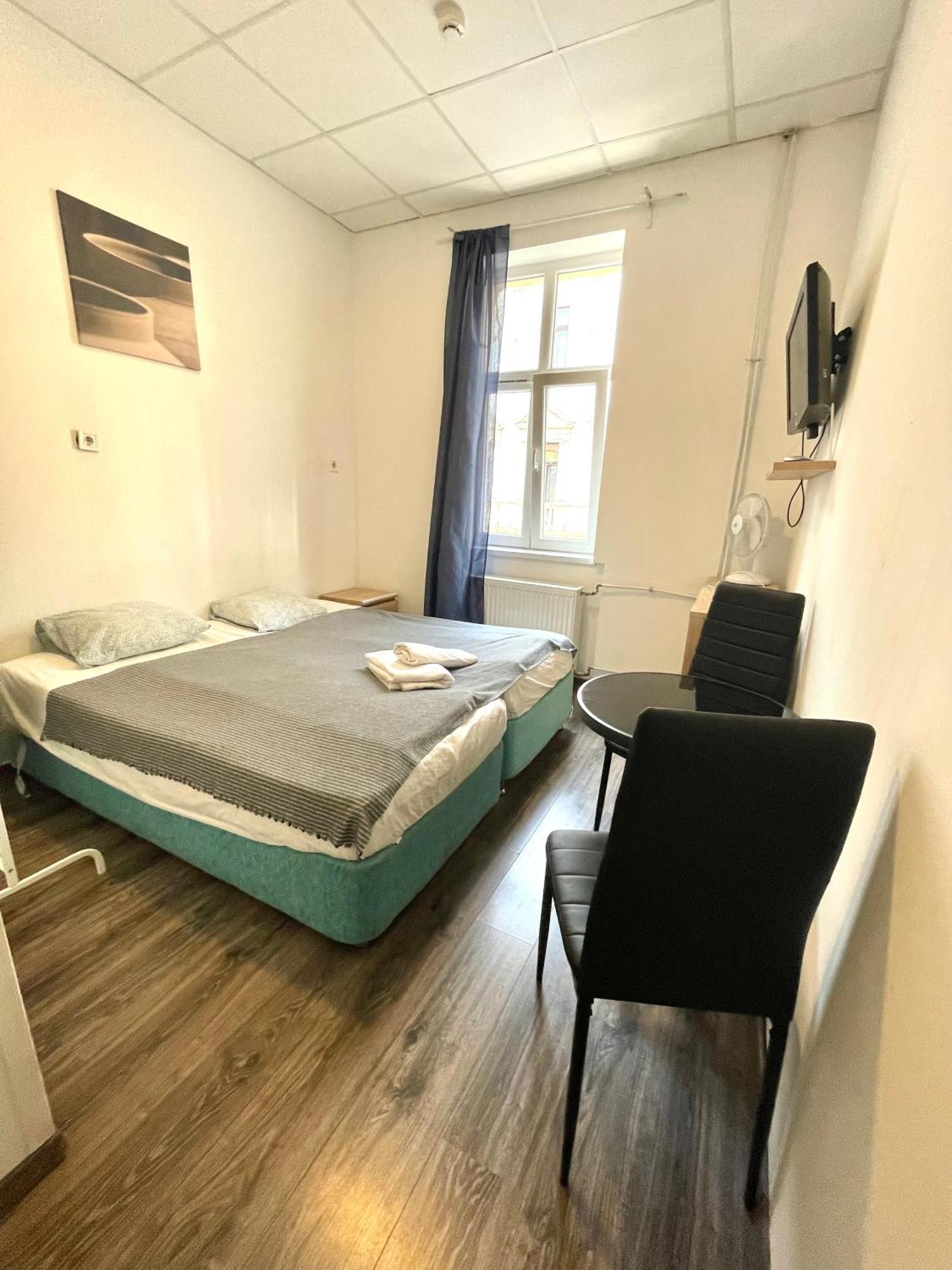 Aradi Rooms With Private Bathroom In The City Centre Budapeste Exterior foto
