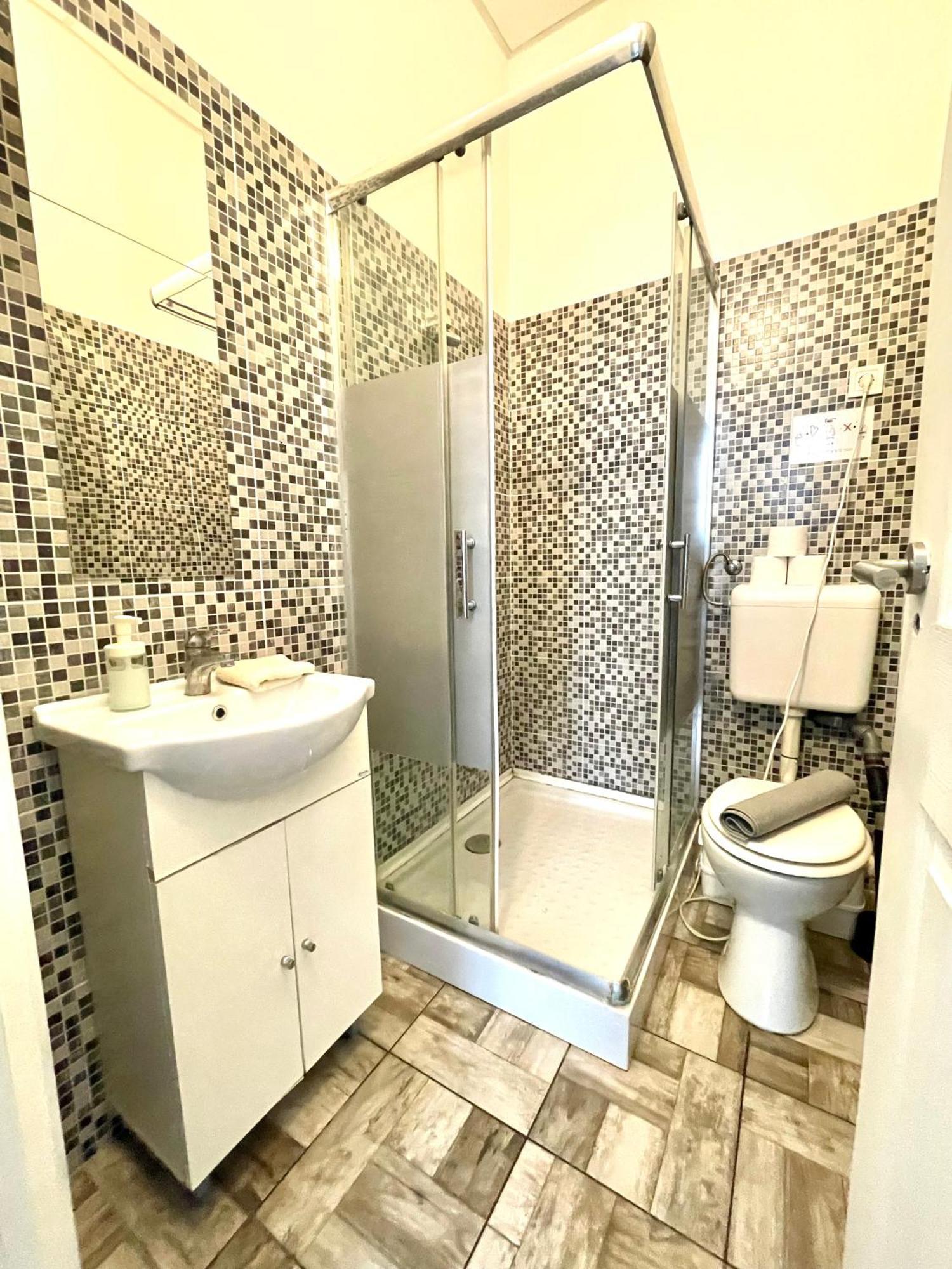 Aradi Rooms With Private Bathroom In The City Centre Budapeste Exterior foto