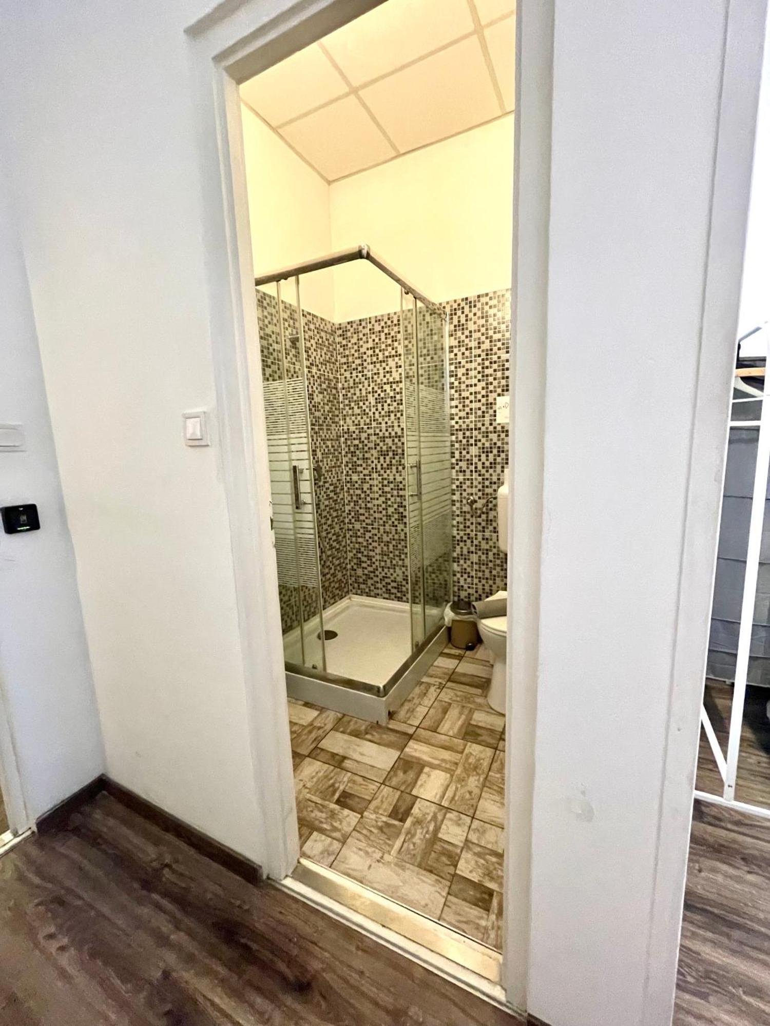 Aradi Rooms With Private Bathroom In The City Centre Budapeste Exterior foto